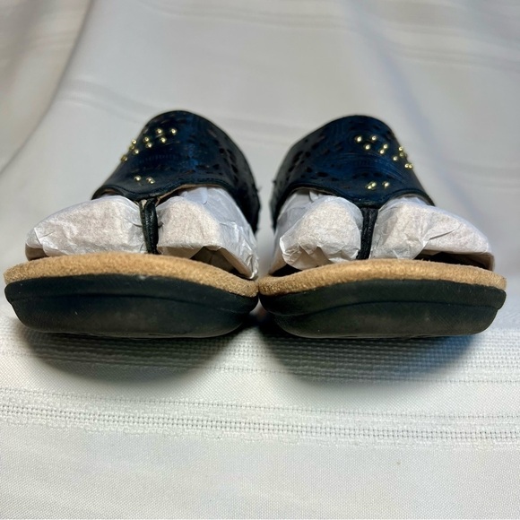 naturalizer N5 Comfort Wedge Sandals Flip Flops Tooled Pierced Blk Leather Sz 6 - Picture 7 of 13